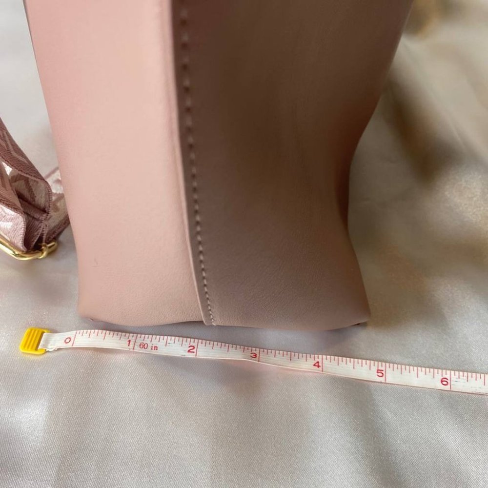 MICHAEL KORS Tote in Blush - Picture 10 of 11